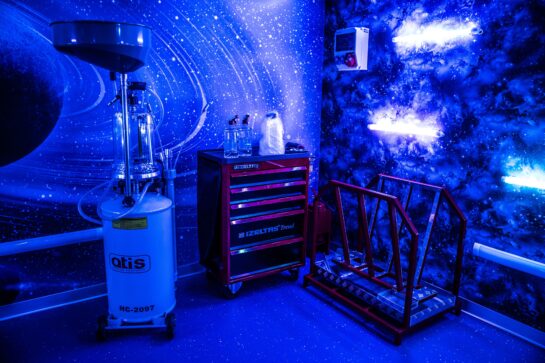 您想去太空吗？VMPAUTO正式打开快速换机油服务站